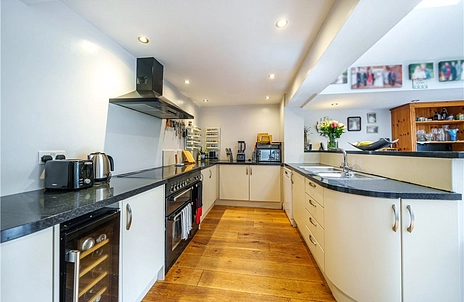 3 bedroom house for sale - Farnborough Road, Farnham, Surrey, GU9 - Property View 3