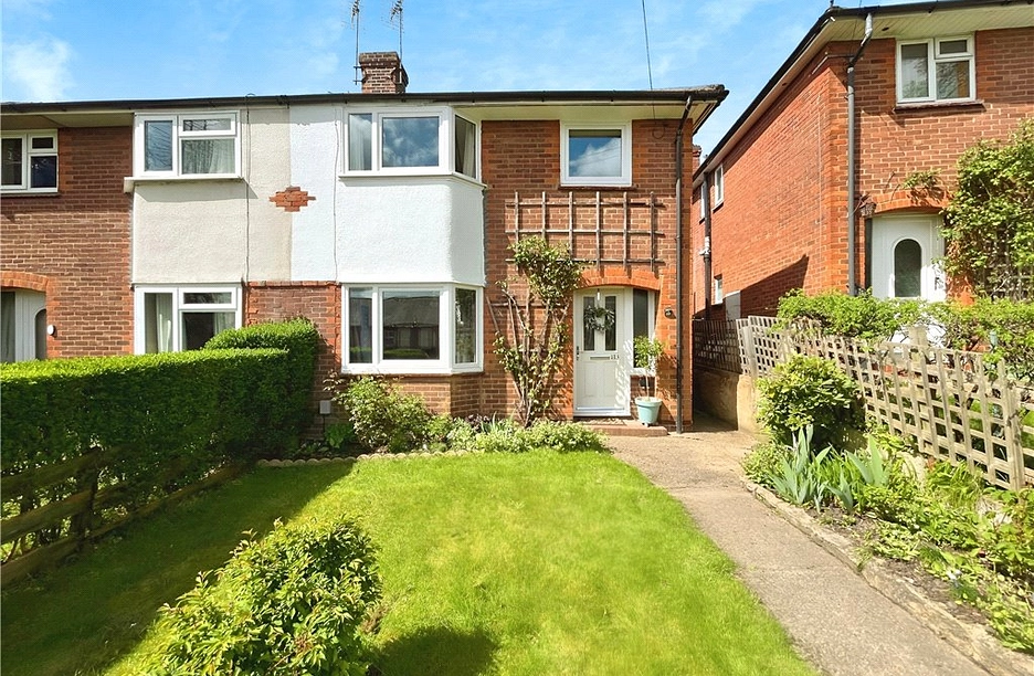 3 bedroom house for sale - Farnborough Road, Farnham, Surrey, GU9 - Property View 1