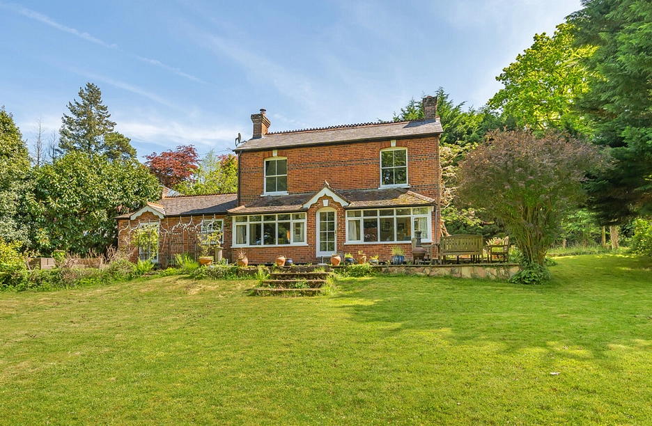 4 bedroom house for sale - Chapel Road, Rowledge, Farnham, Surrey, GU10 - Property View 1