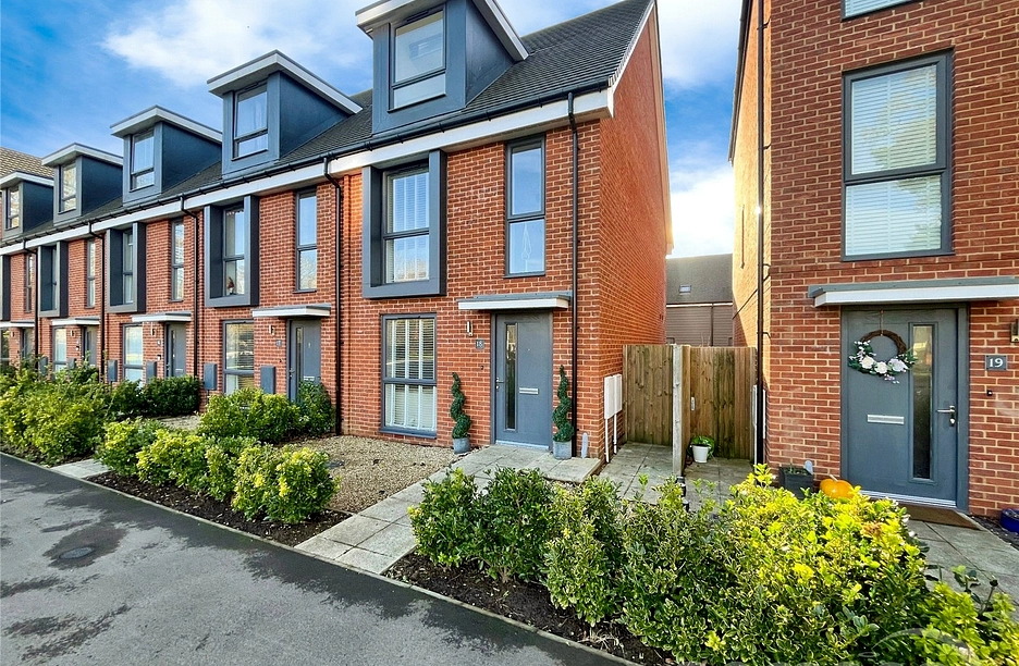 3 bedroom house for sale - Victory Terrace, Budds Lane, Bordon, Hampshire, GU35 - Property View 1