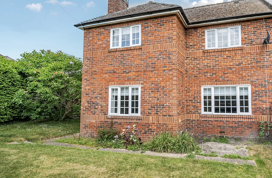 3 bedroom house for sale - Knights Road, Farnham, Surrey, GU9 - Property View 1