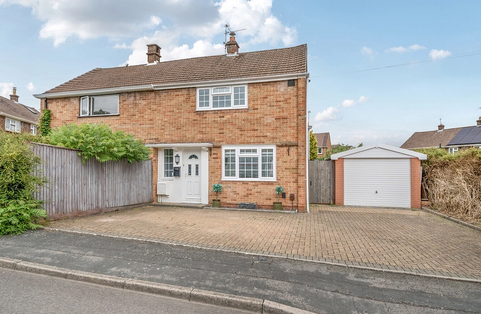 2 bedroom house for sale - Old Park Close, Farnham, Surrey, GU9 - Property View 1