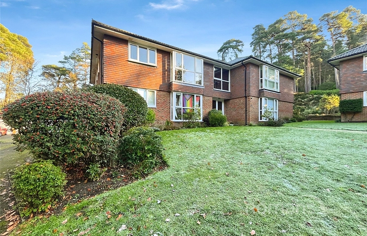 3 bedroom apartment for sale - Latchwood Lane, Lower Bourne, Farnham, Surrey, GU10