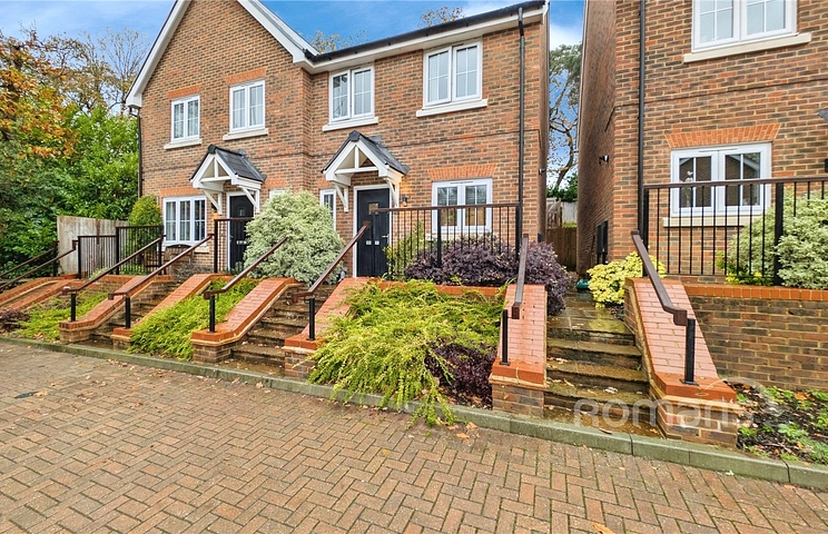 2 bedroom house for sale - Baker Oats Drive, Wrecclesham, Farnham, Surrey, GU10