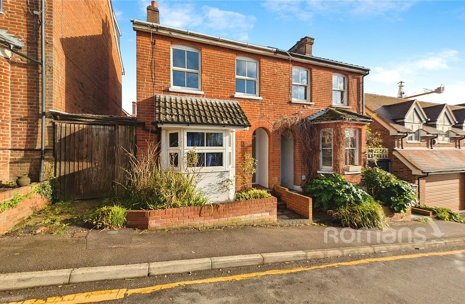 3 bedroom house for sale - Upper South View, Farnham, Surrey, GU9 - Property View 1