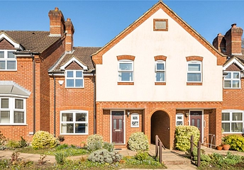 3 bedroom house for sale - Hale Place, Farnham, Surrey, GU9 - Property View 1