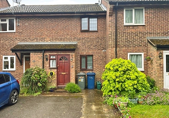 2 bedroom house for sale - The Buntings, Weydon Lane, Farnham, Surrey, GU9 - Property View 1