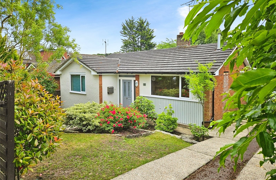 2 bedroom bungalow for sale - Madeley Road, Church Crookham, Fleet, Hampshire, GU52 - Property View 1