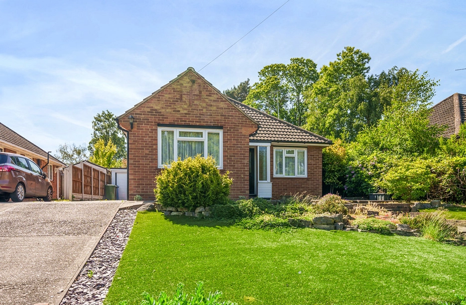 3 bedroom bungalow for sale - Ferndale Road, Church Crookham, Fleet, Hampshire, GU52 - Property View 1