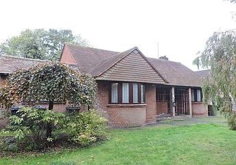 4 bedroom bungalow to rent - Kingsmead Road, High Wycombe, HP11 - Property View 1