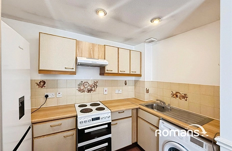 1 bedroom apartment to rent - Fryers Court, Eaton Avenue, High Wycombe, HP12 - Property View 2