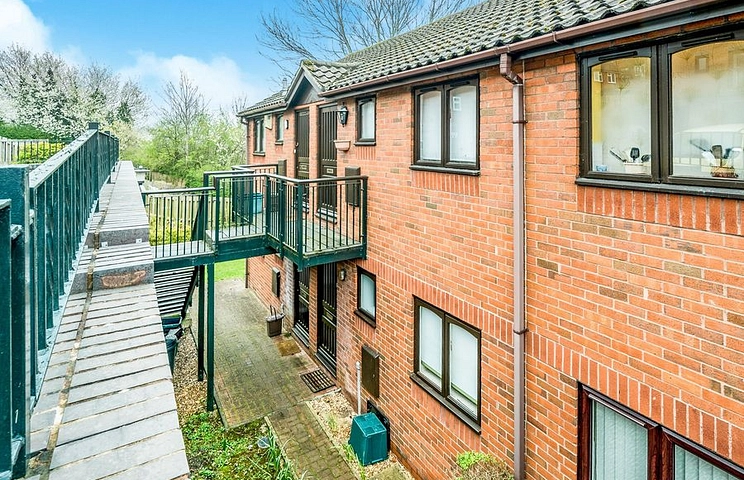 studio to rent - Wyatt Close, High Wycombe, HP13