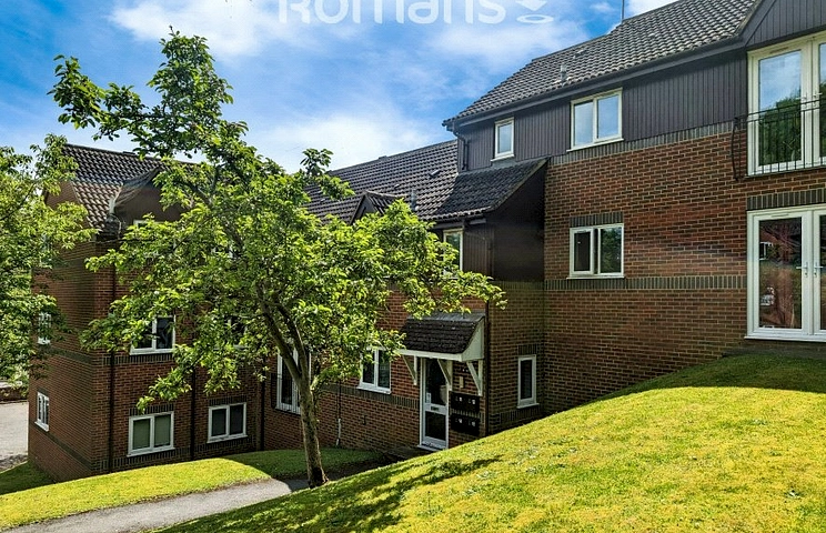 2 bedroom apartment to rent - Edmunds Gardens, High Wycombe, Buckinghamshire, HP12