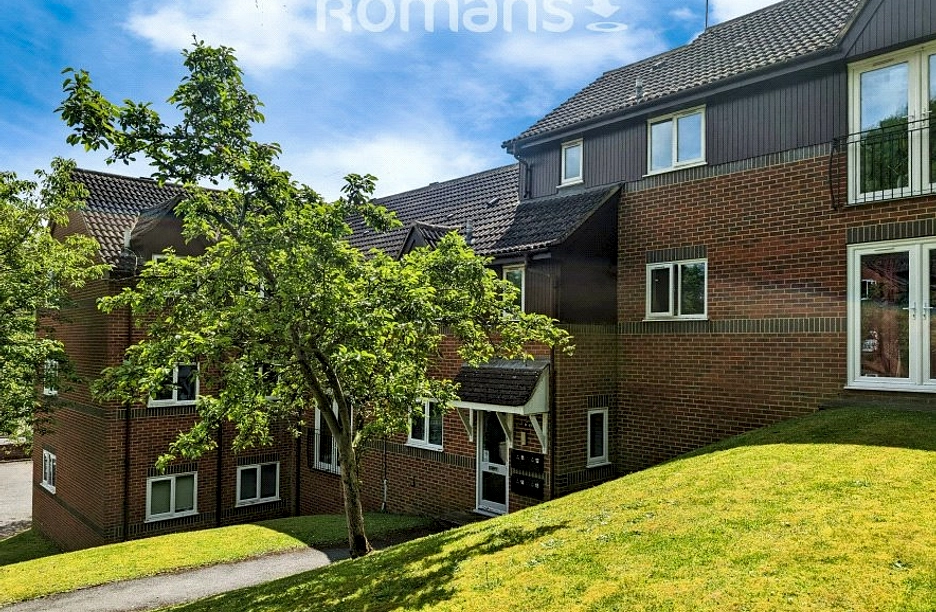 2 bedroom apartment to rent - Edmunds Gardens, High Wycombe, Buckinghamshire, HP12 - Property View 1