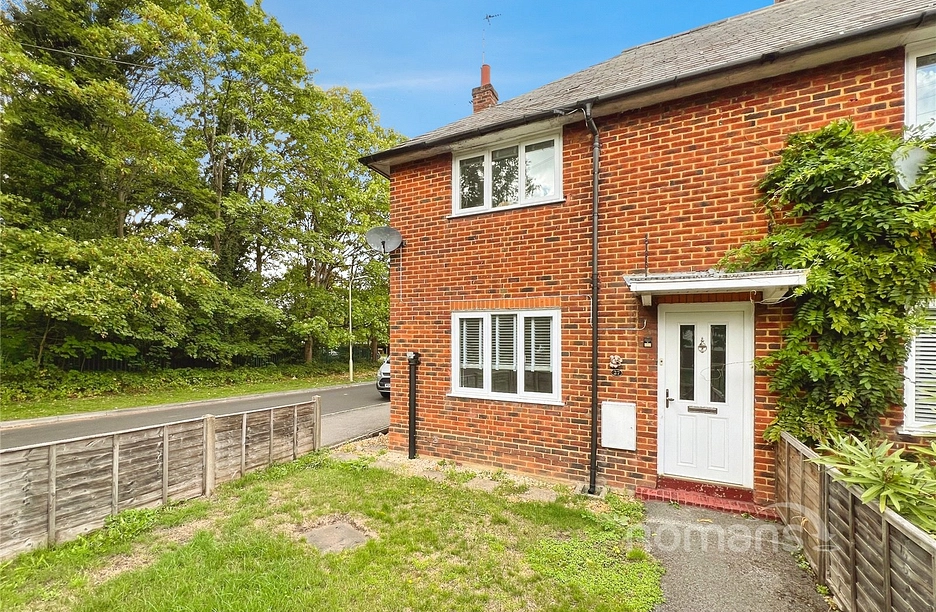 2 bedroom house to rent - Elles Close, Farnborough, Hampshire, GU14 - Property View 1
