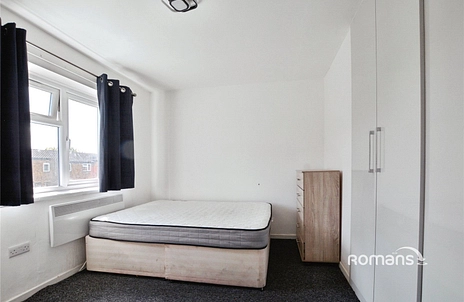 4 bedroom property to rent - Pinn Close, Uxbridge, UB8 - Property View 2