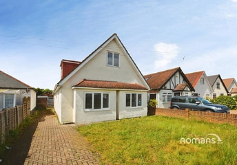 4 bedroom bungalow to rent - Pield Heath Avenue, Uxbridge, UB8 - Property View 1