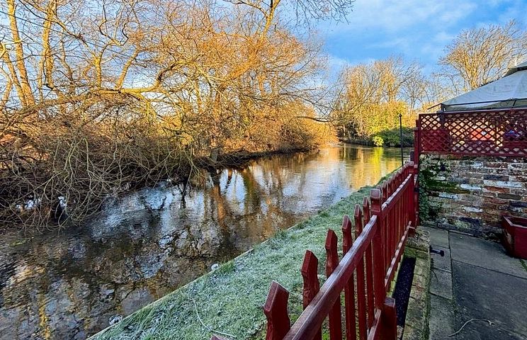 2 bedroom house to rent - Orchard Court, The Island, West Drayton, UB7