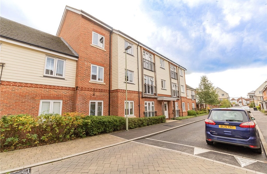 2 bedroom apartment for sale - Hawthorns House, Willowbourne, Fleet, Hampshire, GU51 - Property View 1