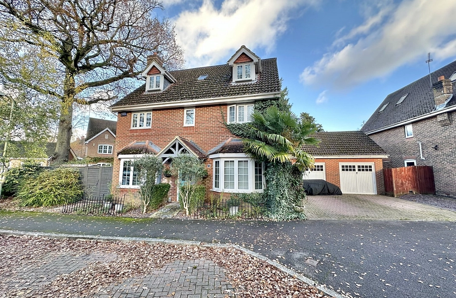 5 bedroom house for sale - Kintbury Close, Fleet, Hampshire, GU51 - Property View 1