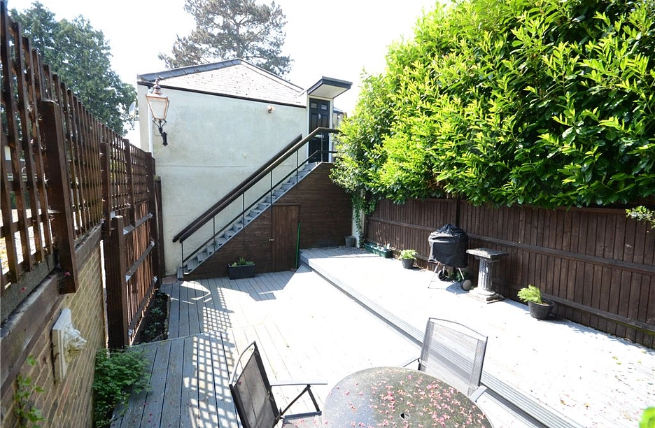 2 bedroom coach house for sale - Lynton Green, Maidenhead, Berkshire, SL6 - Property View 1