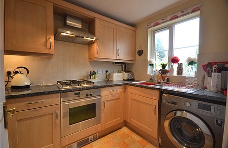2 bedroom house for sale - Hall Drive, Fleet, Hampshire, GU52 - Property View 2