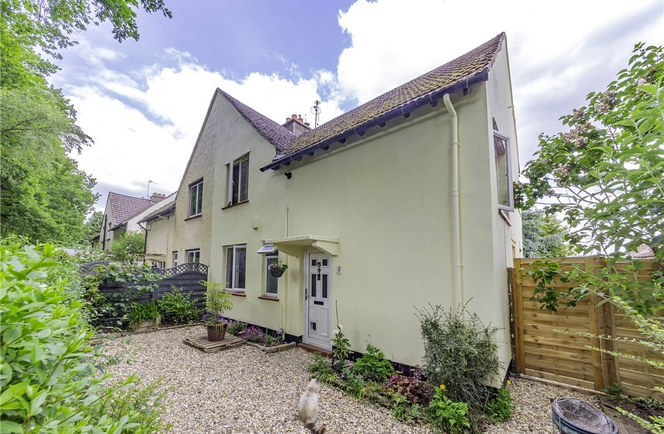 3 bedroom house for sale - Heathyfields Road, Farnham, Surrey, GU9 - Property View 1