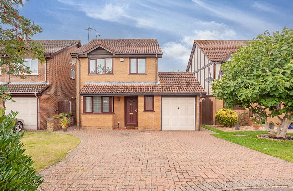 4 bedroom house for sale - Tithe Barn Drive, Maidenhead, Berkshire, SL6 - Property View 1