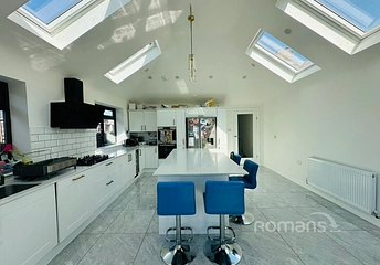 3 bedroom bungalow for sale - Westbury Gardens, Fleet, Hampshire, GU51 - Property View 1