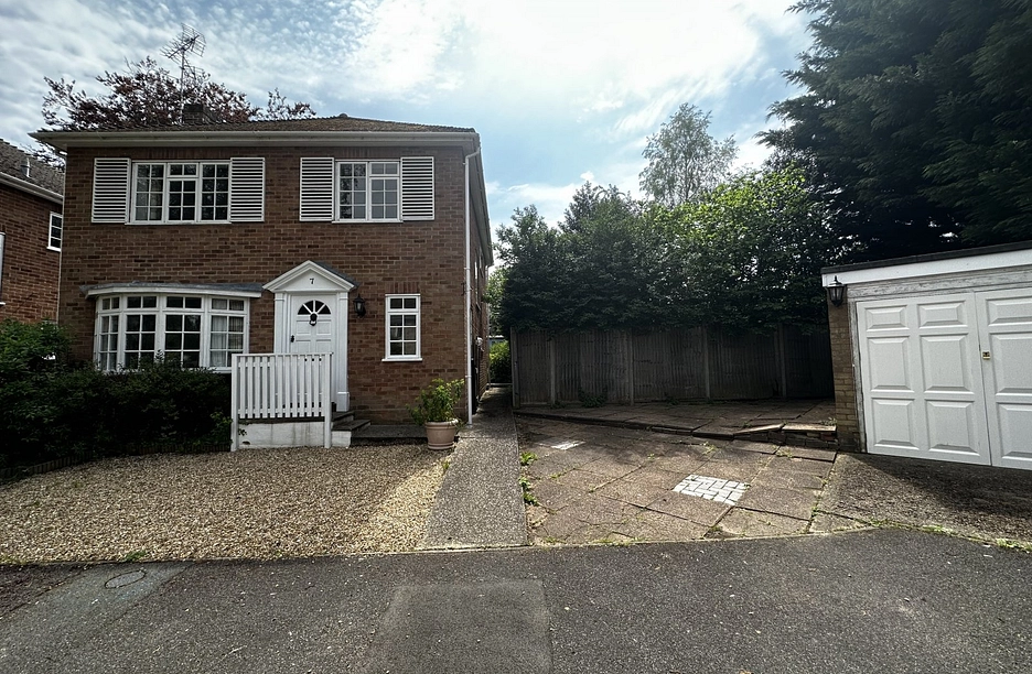 4 bedroom house for sale - Denman Close, Fleet, Hampshire, GU51 - Property View 1
