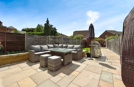 4 bedroom house for sale - Monteagle Gardens, Yateley, Hampshire, GU46 - Property View 2