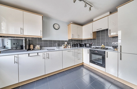 3 bedroom house for sale - Winterbourne Road, Swindon, Wiltshire, SN25 - Property View 2