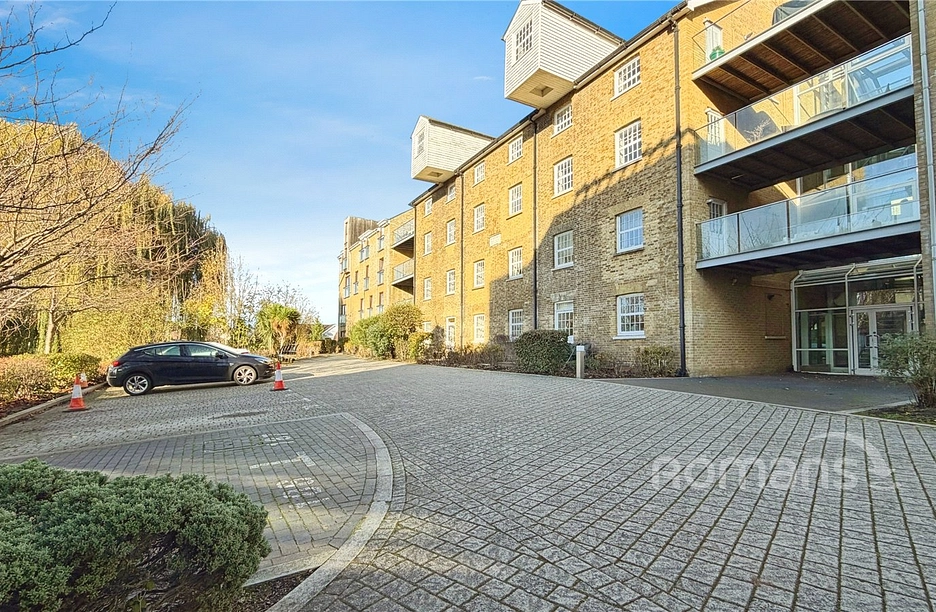 2 bedroom apartment for sale - Kings Mill Way, Denham, Uxbridge, Buckinghamshire, UB9 - Property View 1