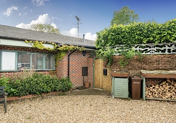 2 bedroom bungalow for sale - North Drive, Littleton, Winchester, Hampshire, SO22 - Property View 1