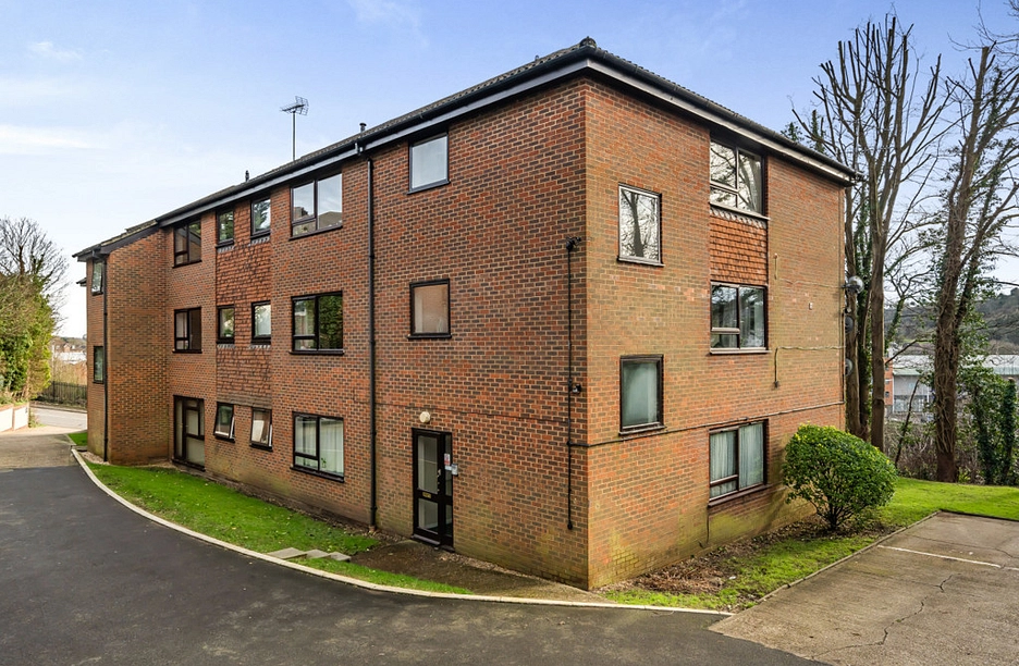 1 bedroom apartment for sale - Rectory Court, Cock Lane, High Wycombe, Buckinghamshire, HP13 - Property View 1