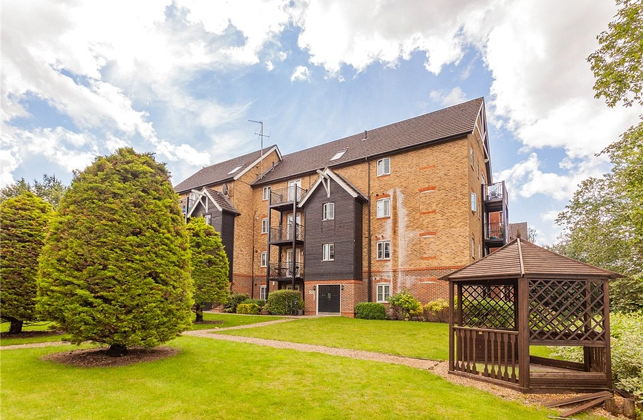 2 bedroom apartment for sale - Fryers Lane, High Wycombe, HP12 - Property View 1