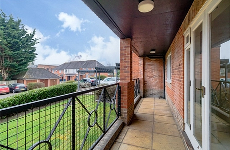 2 bedroom apartment for sale - Queens Acre, Queens Road, High Wycombe, HP13 - Property View 2