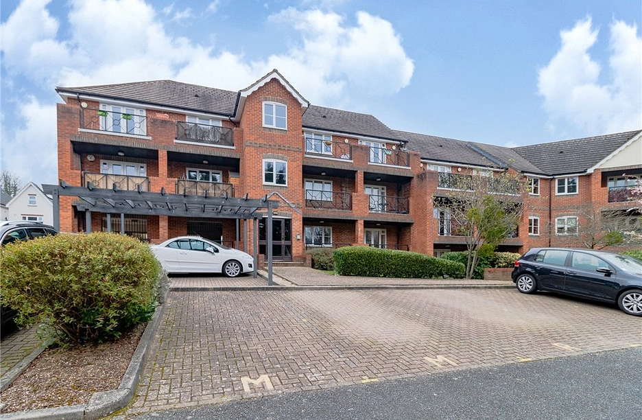 2 bedroom apartment for sale - Queens Acre, Queens Road, High Wycombe, HP13 - Property View 1