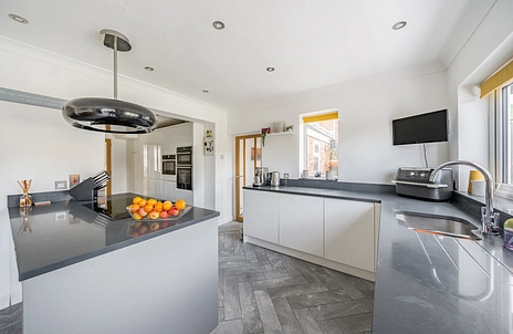 3 bedroom house for sale - Hughenden Avenue, High Wycombe, HP13 - Property View 2