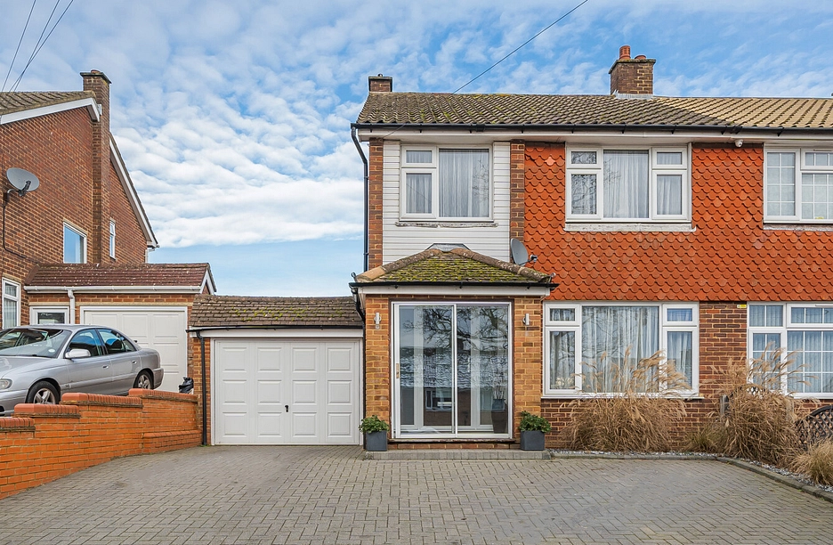 3 bedroom house for sale - Hughenden Avenue, High Wycombe, HP13 - Property View 1