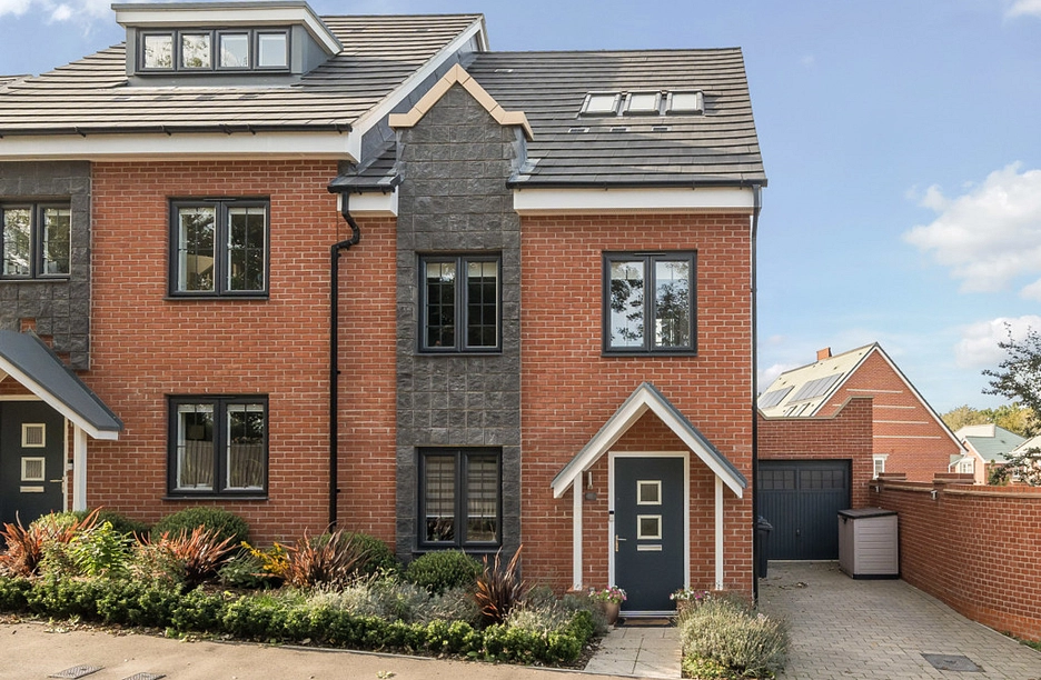 3 bedroom house for sale - Kelly Road, High Wycombe, HP11 - Property View 1