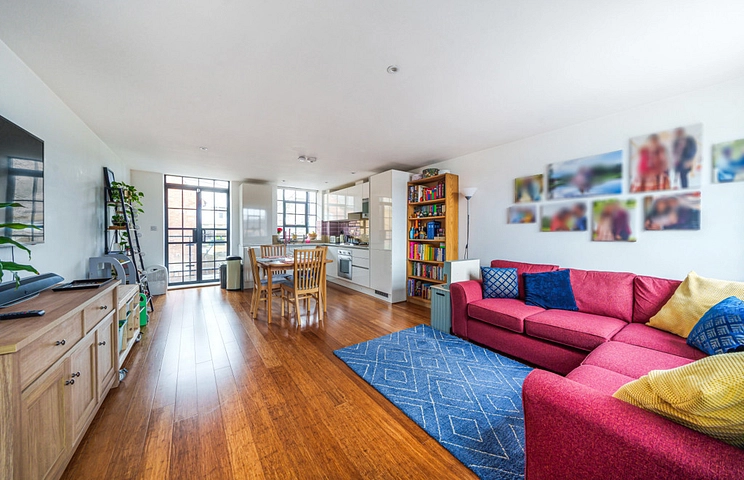 2 bedroom apartment for sale - Oakridge Road, High Wycombe, HP11