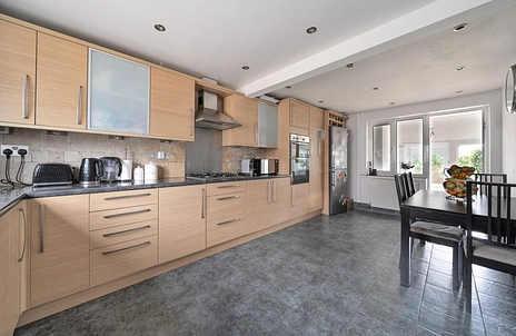 4 bedroom house for sale - Rugwood Road, Flackwell Heath, High Wycombe, HP10 - Property View 3