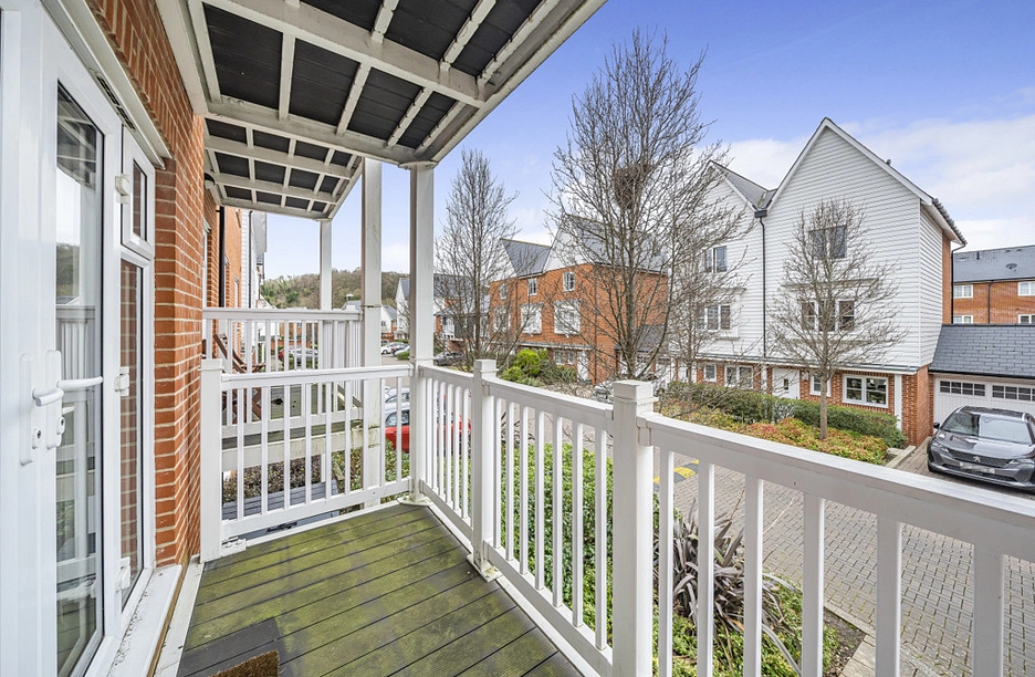 2 bedroom apartment for sale - Chequers Avenue, High Wycombe, HP11 - Property View 1