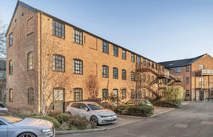 2 bedroom apartment for sale - Oakridge Road, High Wycombe, HP11