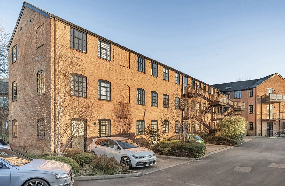2 bedroom apartment for sale - Oakridge Road, High Wycombe, HP11 - Property View 1