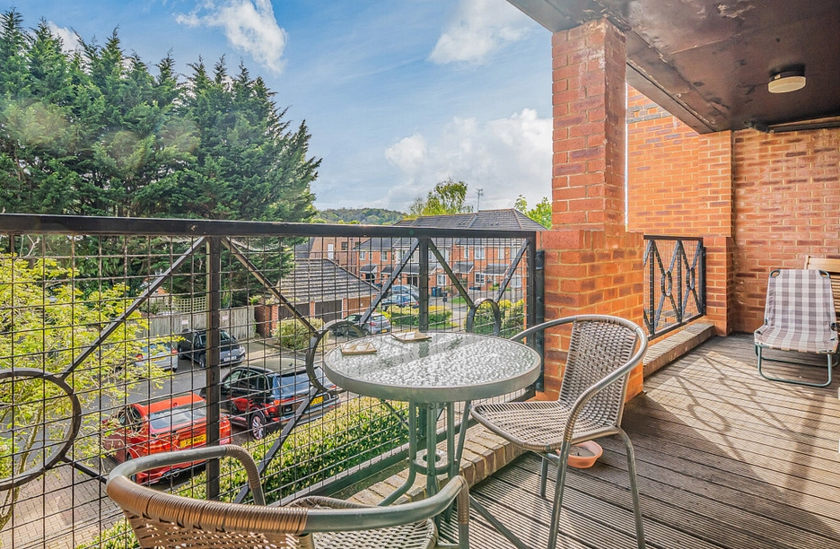2 bedroom apartment for sale - Queens Acre, Queens Road, High Wycombe, HP13 - Property View 1