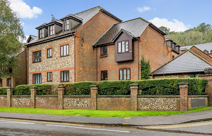 2 bedroom apartment for sale - Kingsmead Road, High Wycombe, Buckinghamshire, HP11