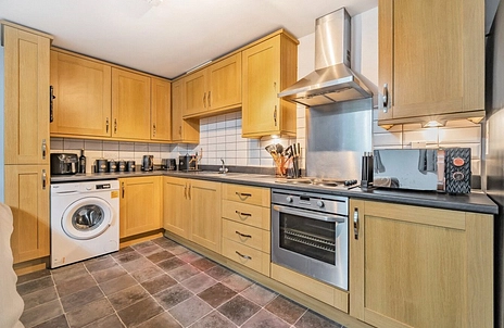 2 bedroom apartment for sale - Wellesbourne Road, High Wycombe, Buckinghamshire, HP13 - Property View 2