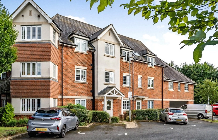 2 bedroom apartment for sale - Wellesbourne Road, High Wycombe, Buckinghamshire, HP13